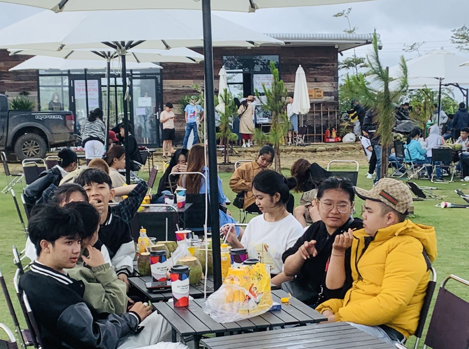 Ch&uacute; th&iacute;ch ảnh