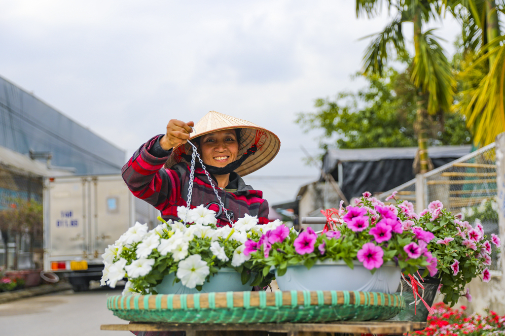 Mọi người dân đều mong chờ một mùa xuân mới no ấm, đủ đầy.