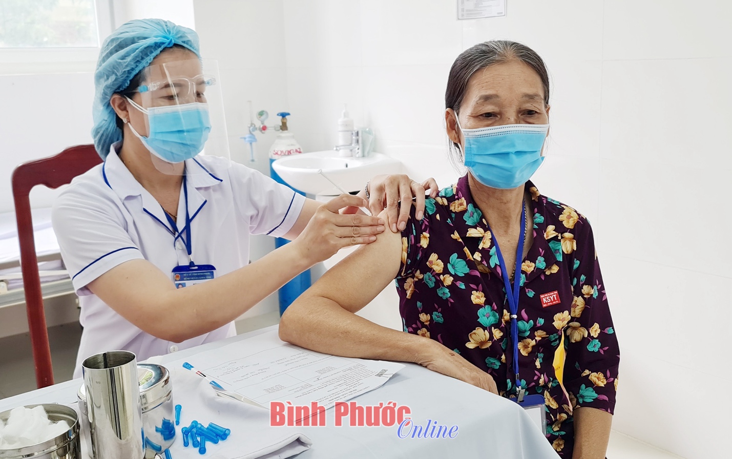 Bình Phước tiêm vắc xin phòng Covid