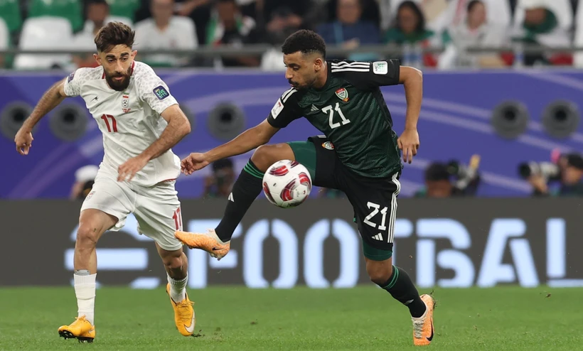 Iran và UAE cùng nhau giành vé vào vòng 1/8 Asian Cup 2023. (Ảnh: Hoàng Linh/TTXVN)