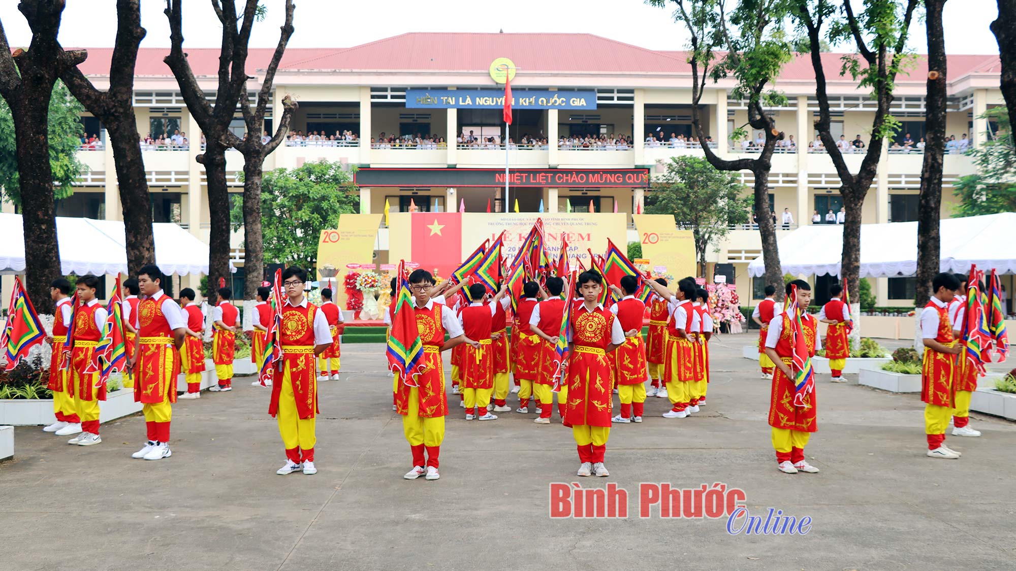 Kỷ niệm 20 năm thành lập Trường chuyên Quang Trung