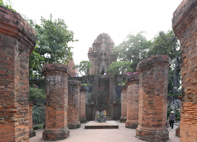 Tháp Bà Ponagar. (Ảnh: Hoàng Hiếu/TTXVN) thap-ba-ponagar.jpg