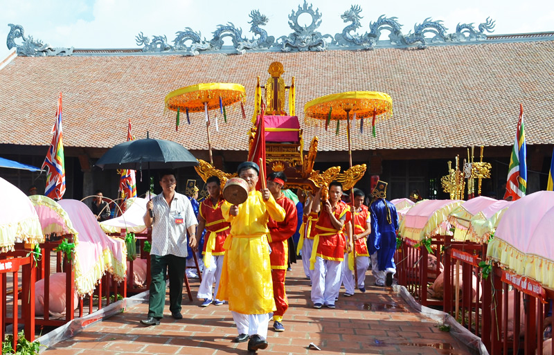 Hội thi Ông Voi trong Lễ hội truyền thống đình Trà Cổ. Ảnh tư liệu của TP Móng Cái