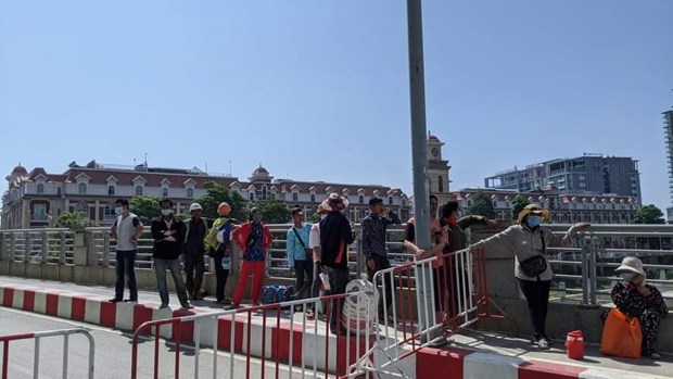 Dich COVID-19: Campuchia phong toa nhieu chung cu tai thu do hinh anh 3