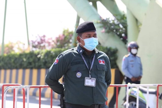 Dich COVID-19: Campuchia phong toa nhieu chung cu tai thu do hinh anh 2