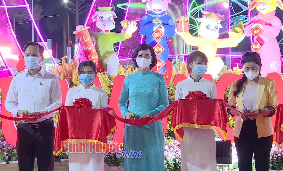 Đường hoa Xuân thành phố Đồng Xoài Tết Tân Sửu 2021: Hội tụ khát vọng và thịnh vượng