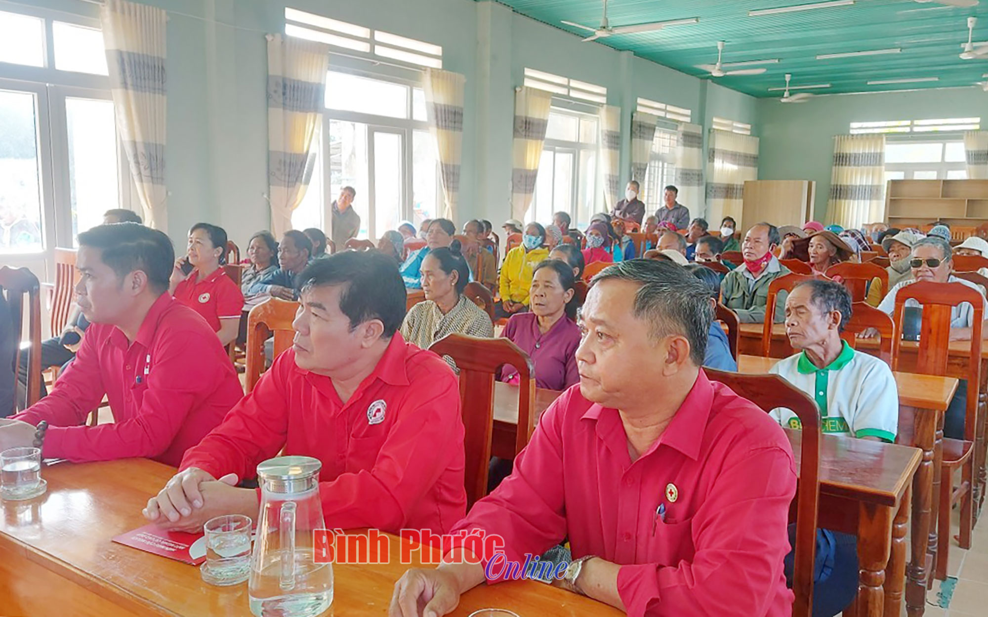 300 phần quà yêu thương tặng các hoàn cảnh khó khăn