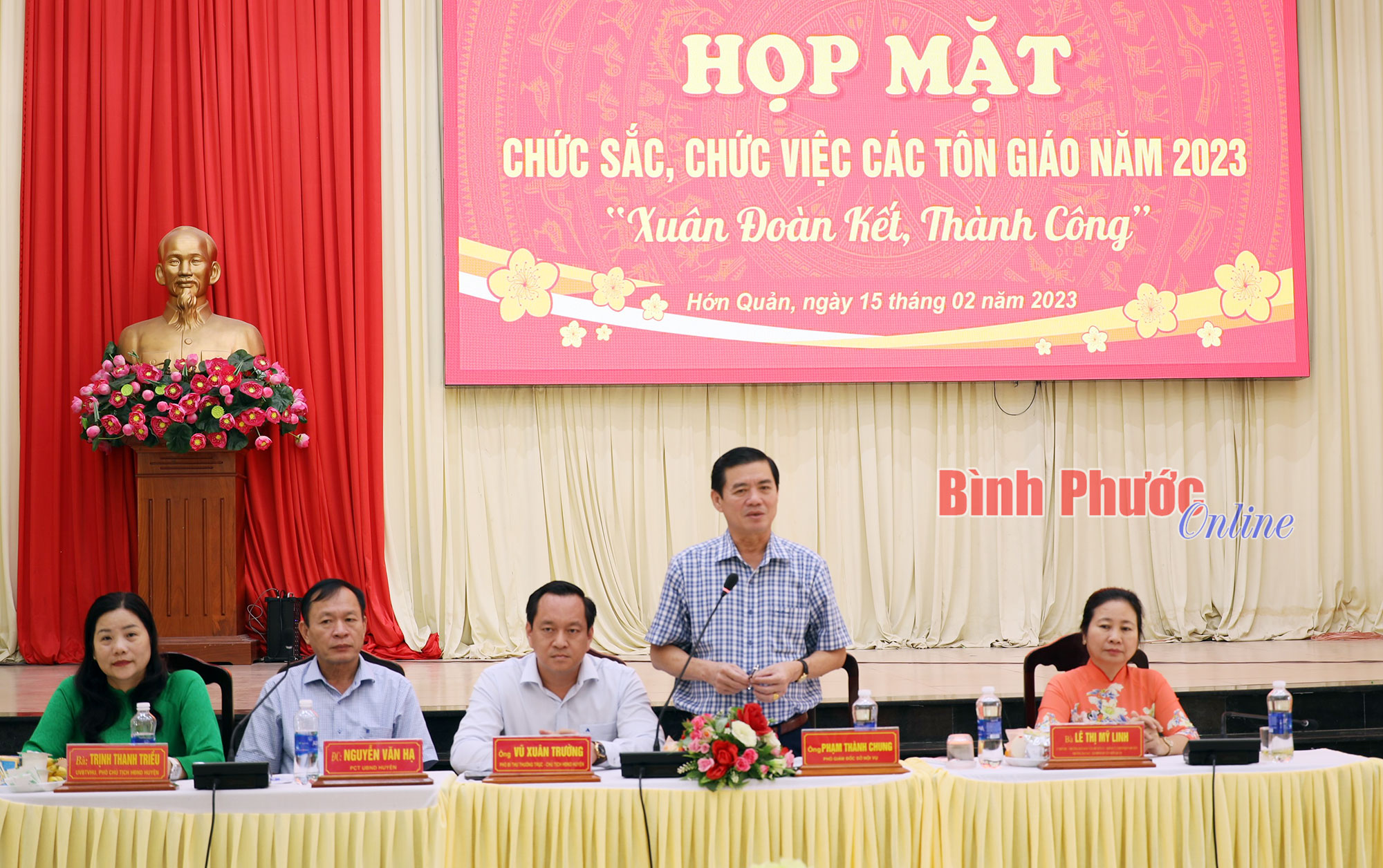 Hớn Quản họp mặt chức sắc, chức việc các tổ chức tôn giáo