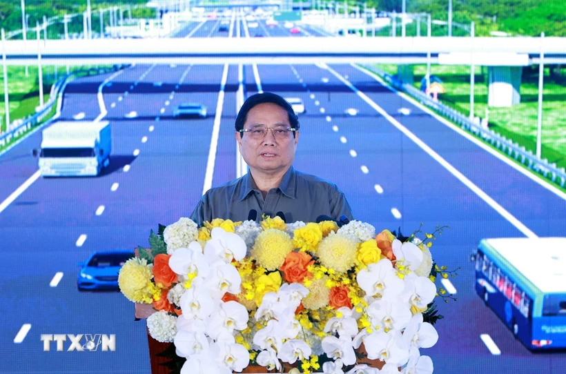 Thủ tướng Phạm Minh Chính phát biểu tại Lễ khởi công dự án cao tốc Thành phố Hồ Chí Minh-Thủ Dầu Một-Chơn Thành đoạn qua tỉnh Bình Dương. (Ảnh: Dương Giang/TTXVN)