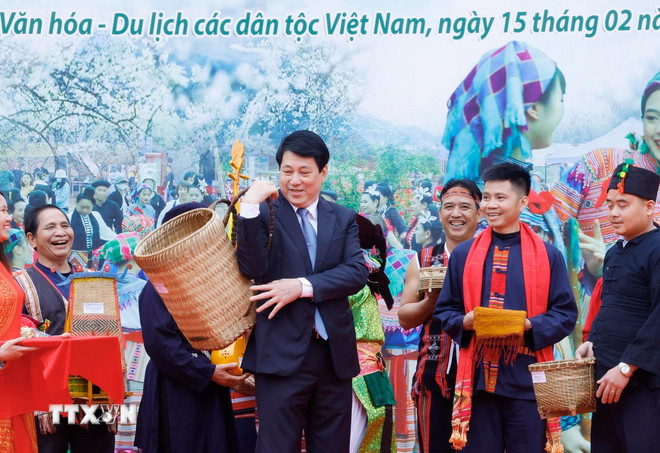 ttxvn-1502-chu-tich-nuoc-ngay-hoi-sac-xuan-18.jpg