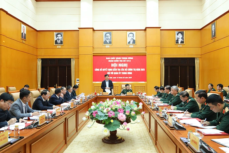 Chủ nhiệm Ủy ban Kiểm tra Trung ương Nguyễn Duy Ngọc và Đại tướng Phan Văn Giang chủ trì hội nghị.