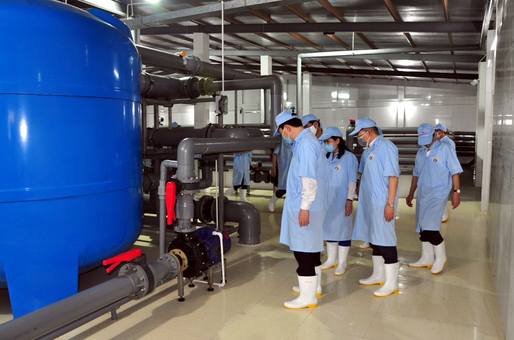 Hệ thống máy móc hiện đại được sử dụng tại Dự án Khu phức hợp sản xuất tôm chất lượng cao của Tập đoàn Việt - Úc tại xã Tân Lập, huyện Đầm Hà.