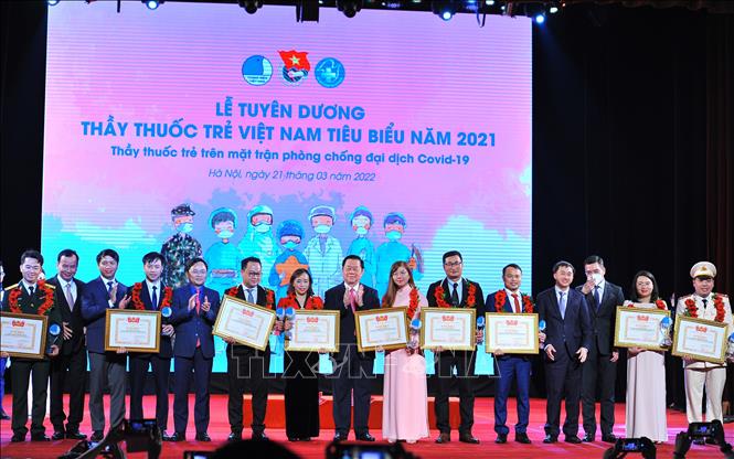 Vinh danh 10 thầy thuốc trẻ tiêu biểu trong phòng, chống dịch COVID