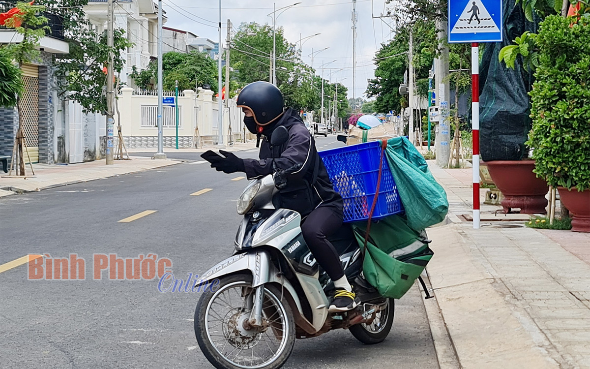 Nêu cao ý thức tham gia giao thông cho shipper