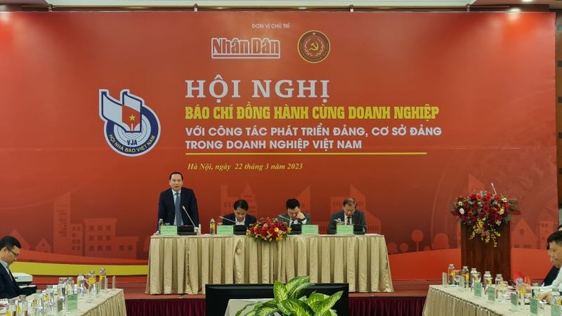 Báo chí đồng hành với doanh nghiệp trong công tác phát triển Đảng ảnh 1