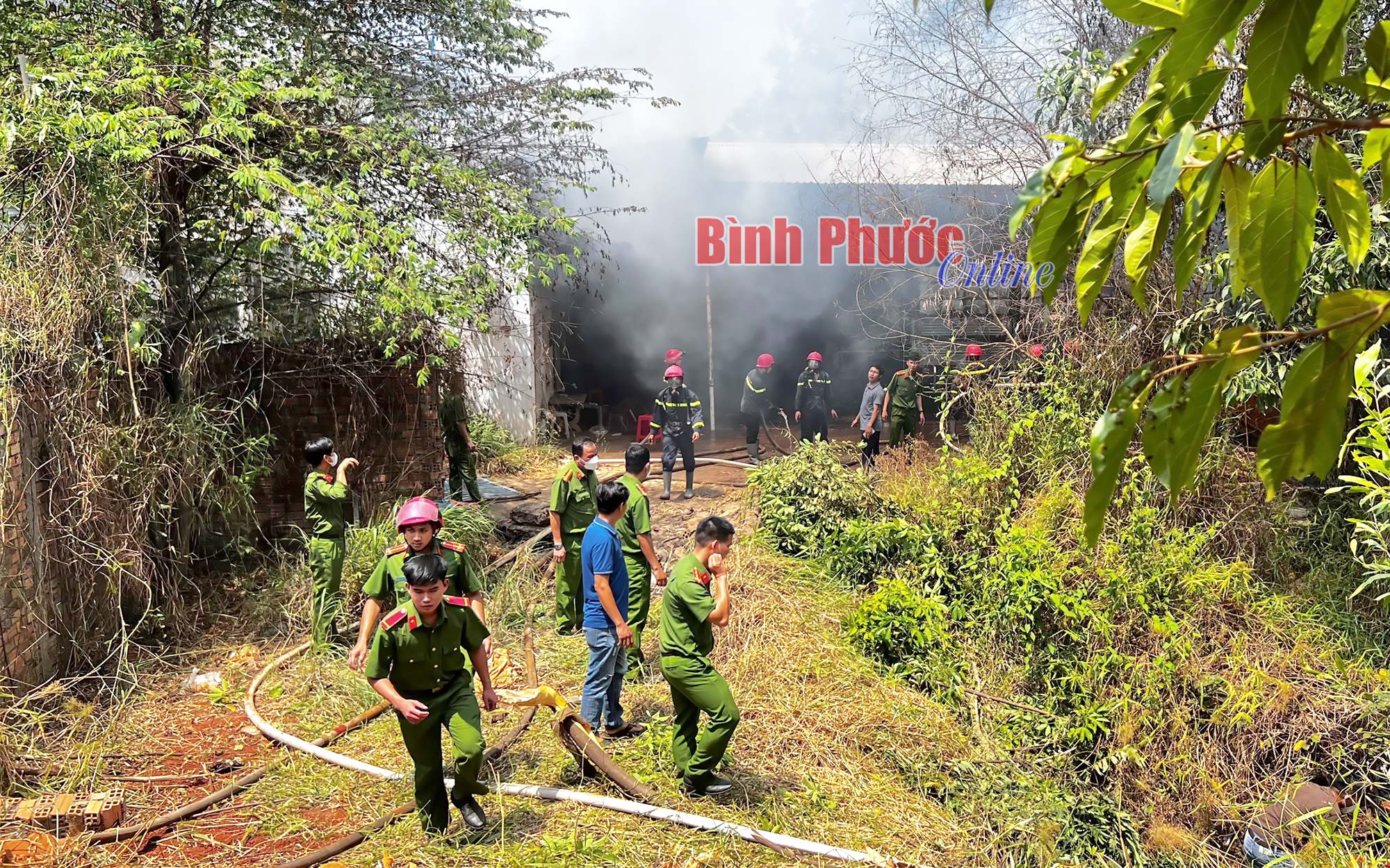 Phú Riềng: “Bà hỏa” ghé kho chứa bao bố