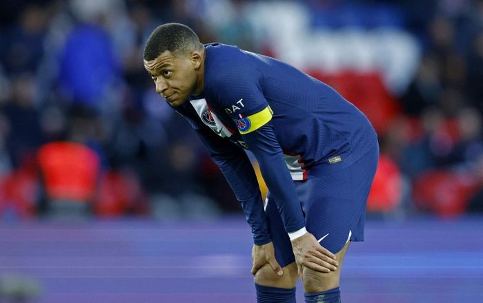 Sự thất vọng của Mbappe. (Ảnh: Reuters).