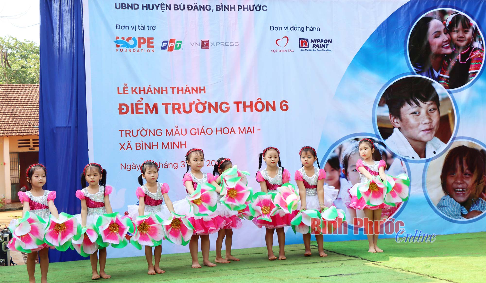 Cô trò vùng sâu vui mừng đón nhận phòng học mới