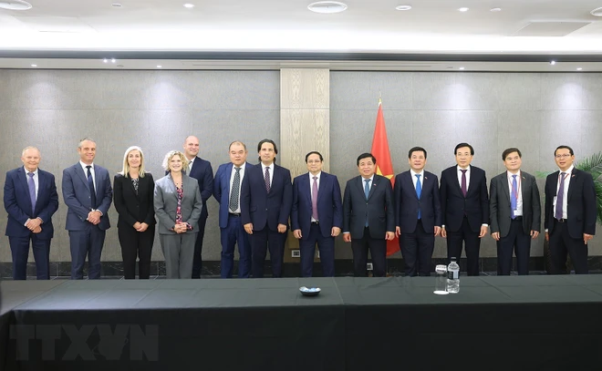 Thủ tướng Phạm Minh Chính và một số doanh nghiệp hàng đầu của New Zealand. (Ảnh: Dương Giang/TTXVN) ttxvn-chinh0.jpg