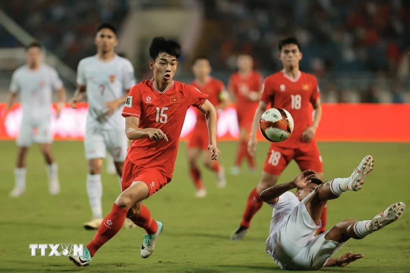 Tuyển Việt Nam bất lực trước Indonesia ở trận đấu mang tính quyết định. (Ảnh: Minh Quyết/TTXVN)