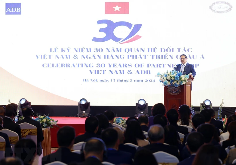Thủ tướng Phạm Minh Chính phát biểu tại Lễ kỷ niệm 30 năm quan hệ đối tác Việt Nam và ADB. (Ảnh: Dương Giang/TTXVN)