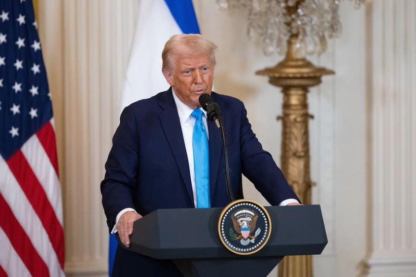 Tổng thống Mỹ Donald Trump phát biểu trong một cuộc họp báo tại Nhà Trắng.(Ảnh: THX/TTXVN)