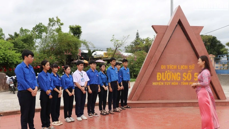 Di tích lịch sử Chiến thắng đường số 5 tại huyện Tây Hòa, Phú Yên.