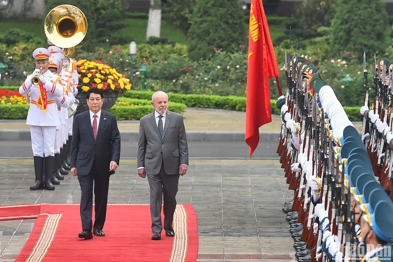 Chủ tịch nước Lương Cường chủ trì Lễ đón cấp Nhà nước Tổng thống Brazil Luiz Inacio Lula da Silva ảnh 1