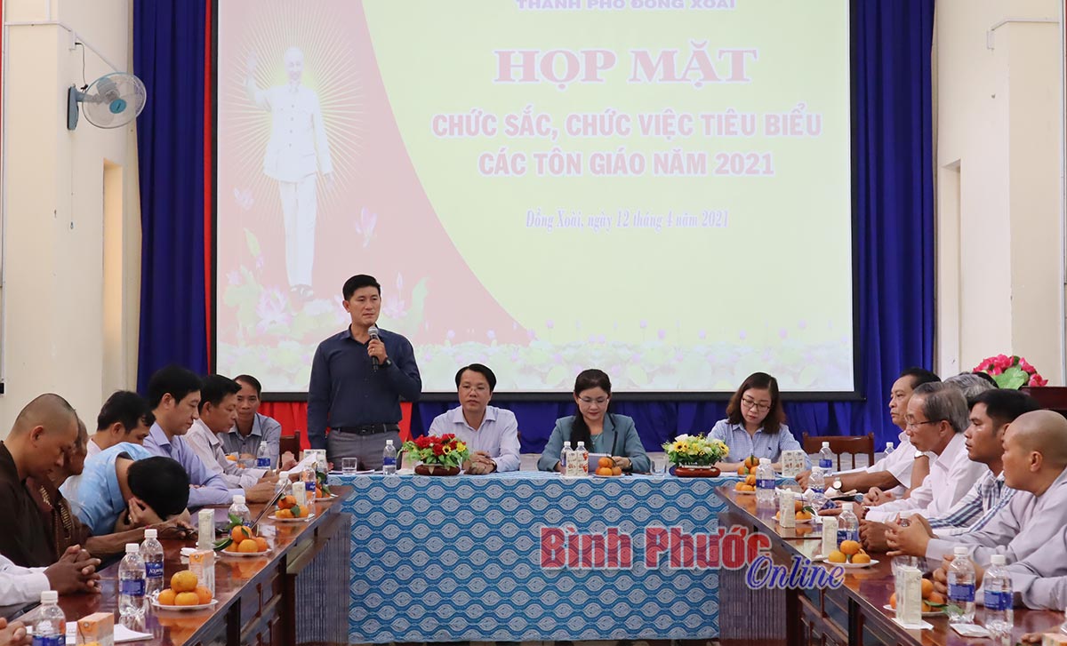 Đồng Xoài họp mặt chức sắc, chức việc tiêu biểu các tôn giáo