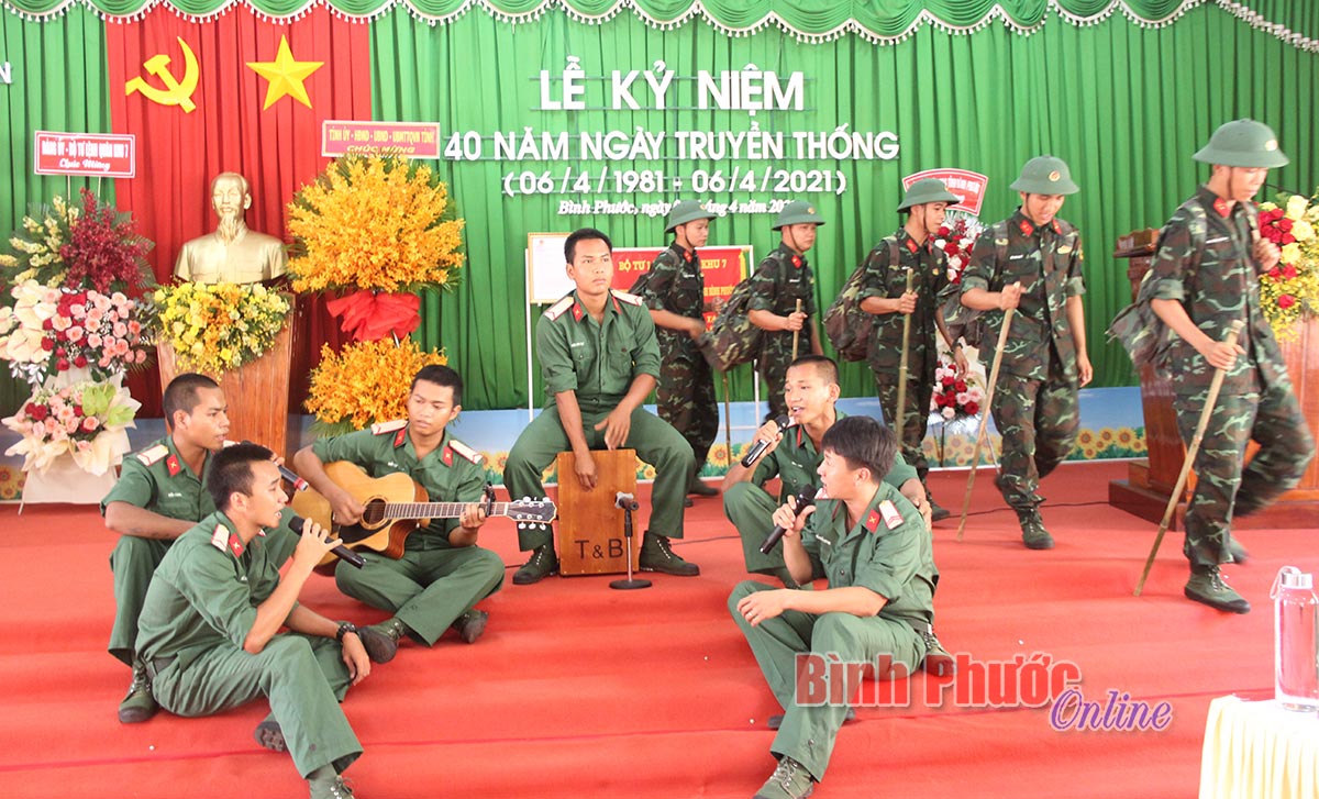 Trung đoàn bộ binh 736 kỷ niệm 40 năm ngày truyền thống