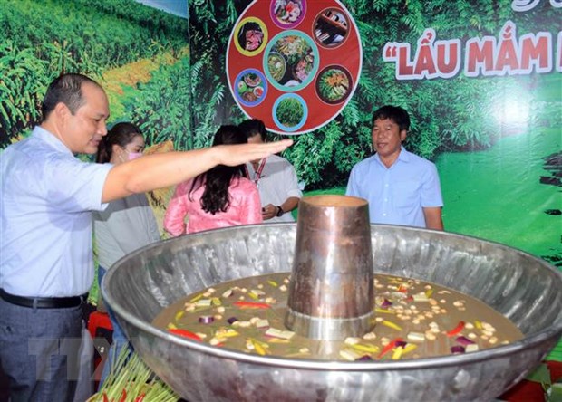 Xac lap 2 ky luc Viet Nam trong su kien “Huong rung U Minh” hinh anh 1