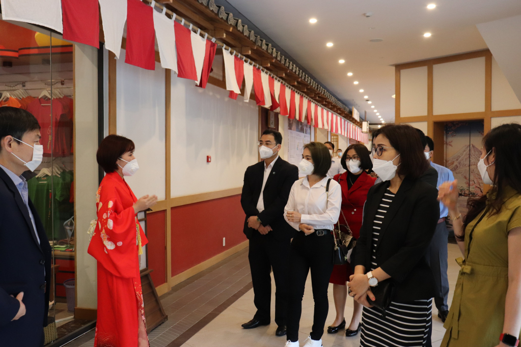 Sở Du lịch, Hiệp Hội du lịch và các đơn vị kinh doanh dịch vụ du lịch 28 tỉnh thành tham quan Khu nghỉ dưỡng suối nóng Yoko Onsen Quang Hanh.