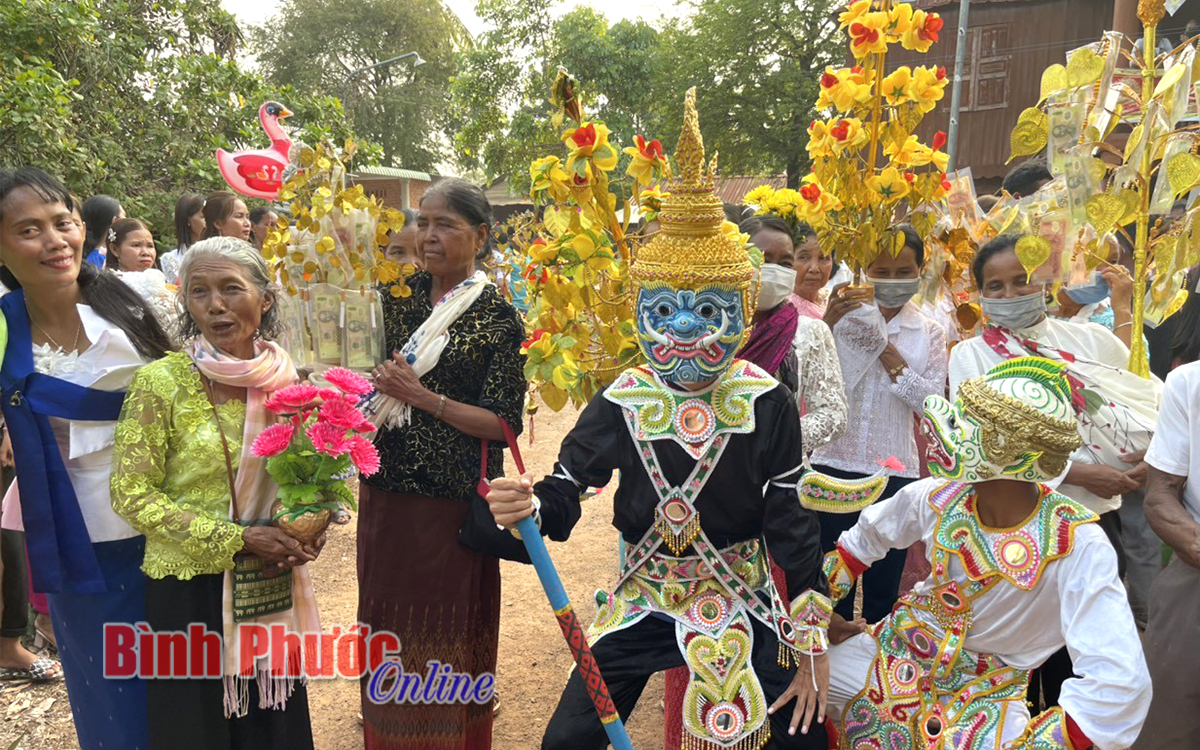 Đặc sắc lễ Đonghe Phka và ước vọng của đồng bào Khmer