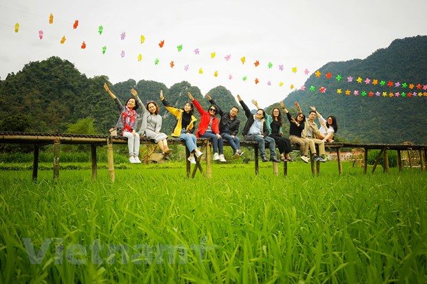 ‘Ky nghi vang’ 30/4: Gia ve may bay tang cao, khach san kin cho hinh anh 1