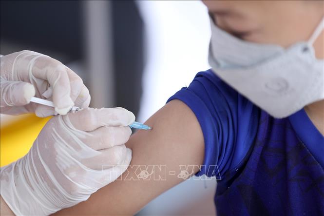 Tiêm mũi 4 vaccine phòng COVID