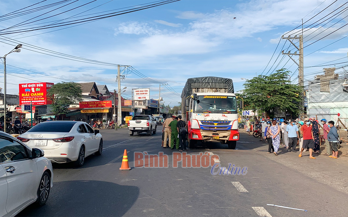 Bù Đăng: Xe tải tông trực diện xe máy, 1 người tử vong tại chỗ