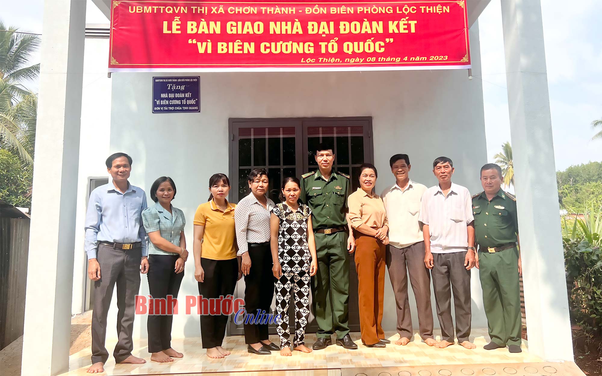 Bàn giao nhà đại đoàn kết “Vì biên cương Tổ quốc”