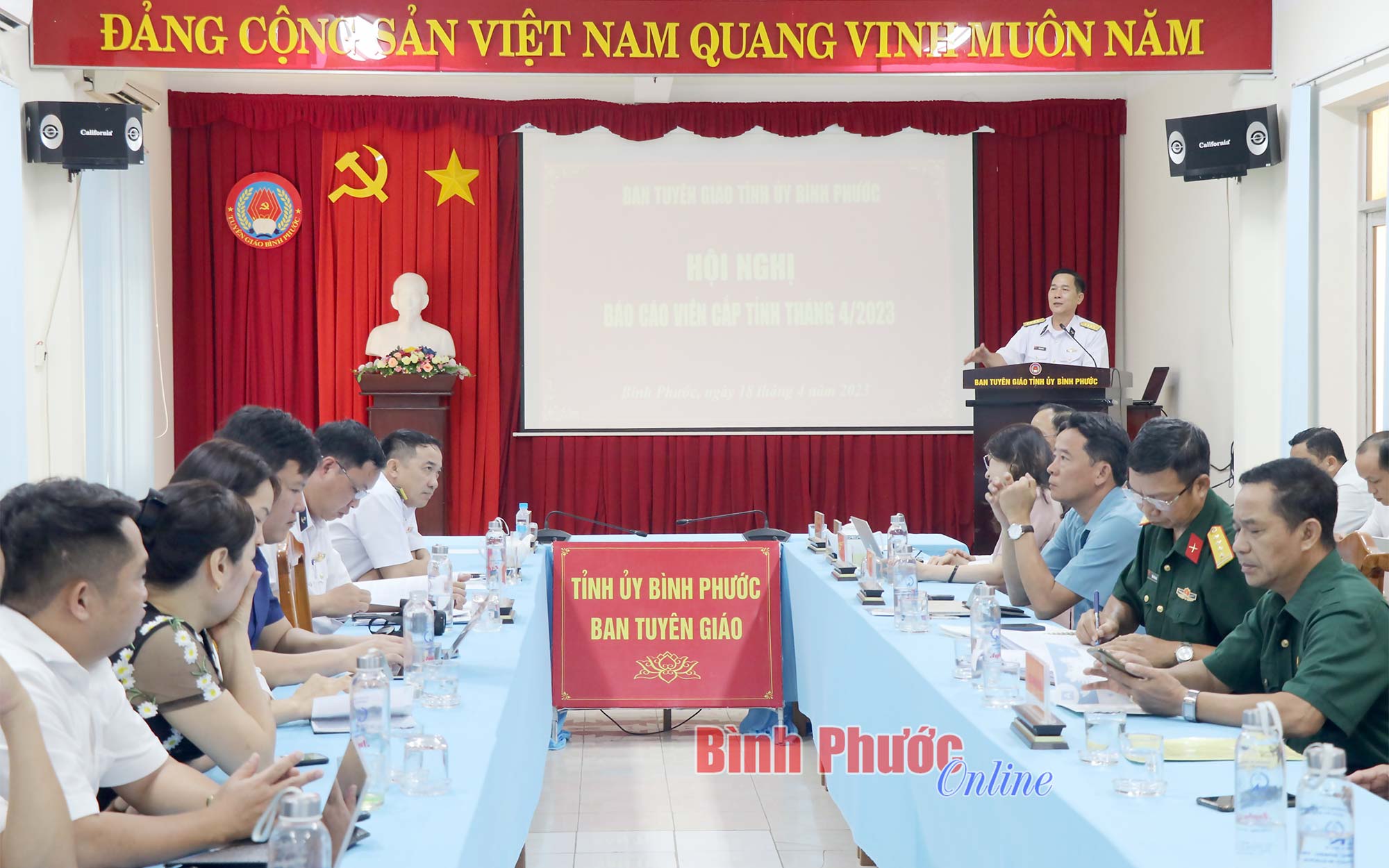 Bình Phước: Hội nghị báo cáo viên tháng 4