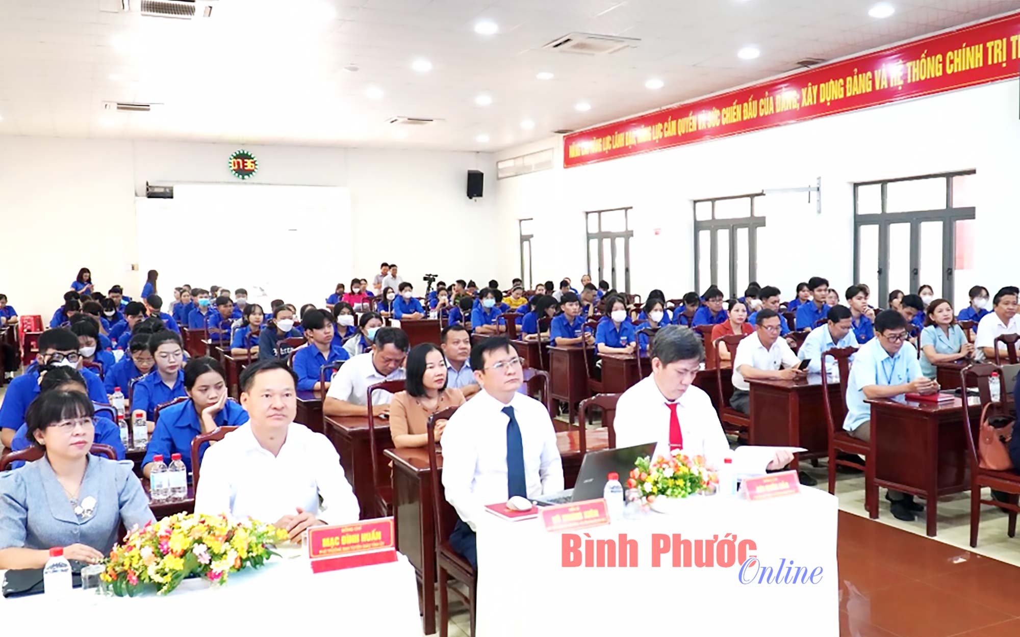 Bình Long: Sôi nổi diễn đàn Đảng với thanh niên