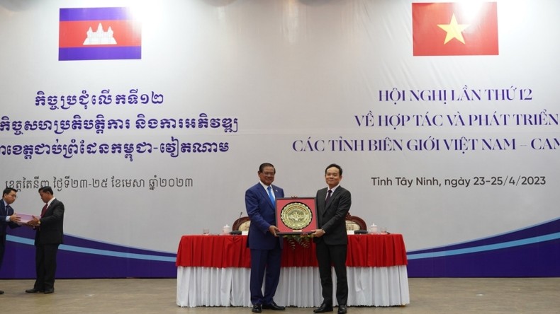 Xây dựng đường biên giới hòa bình, hữu nghị, ổn định ảnh 1