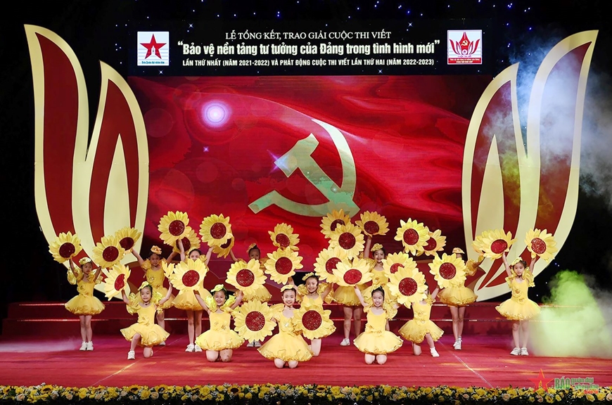 Tiết mục văn nghệ tại Lễ tổng kết, trao giải Cuộc thi viết 