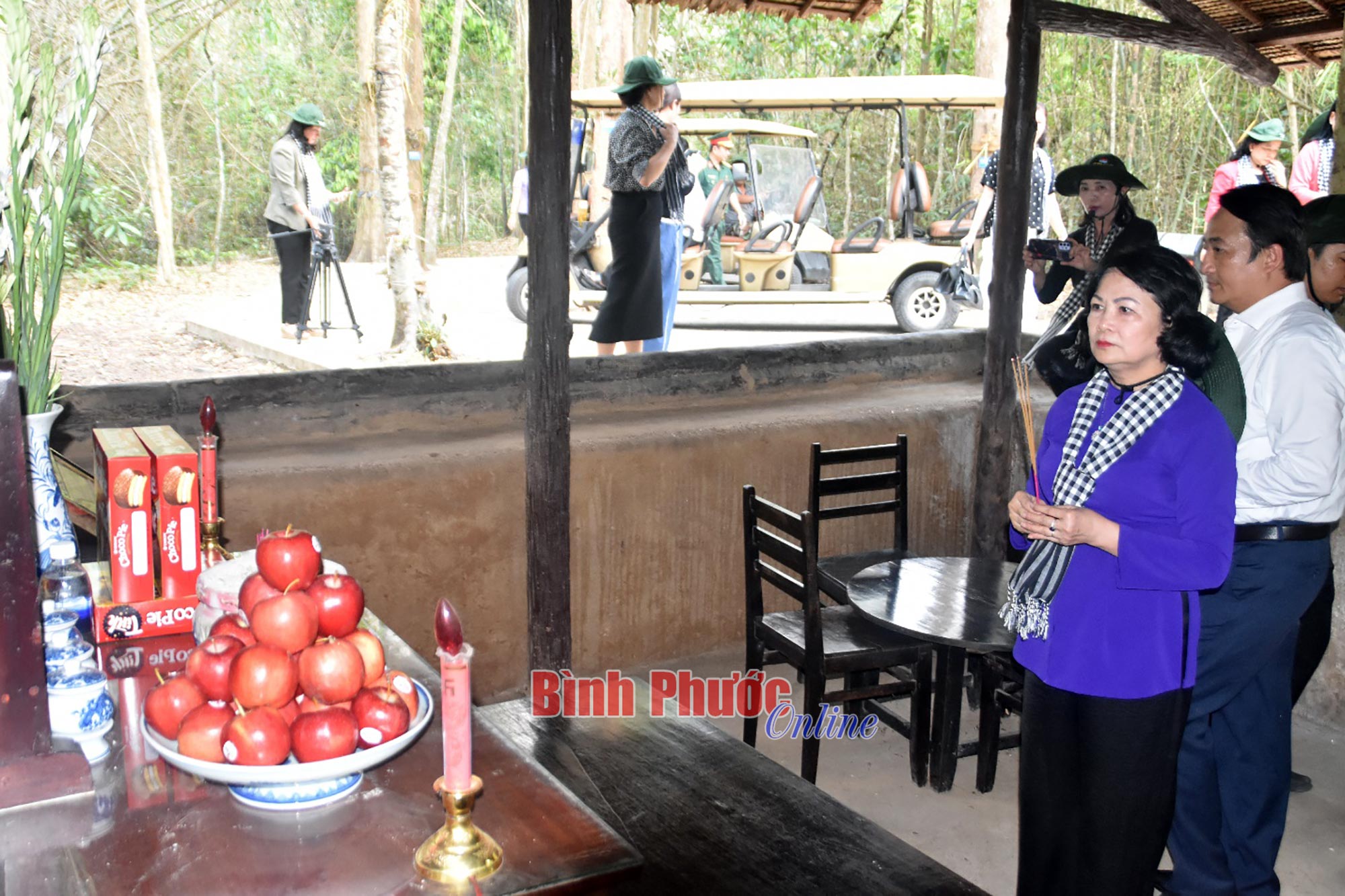 Nguyên Phó Chủ tịch nước Đặng Thị Ngọc Thịnh thăm Khu di tích đặc biệt Bộ Chỉ huy Miền Tà Thiết