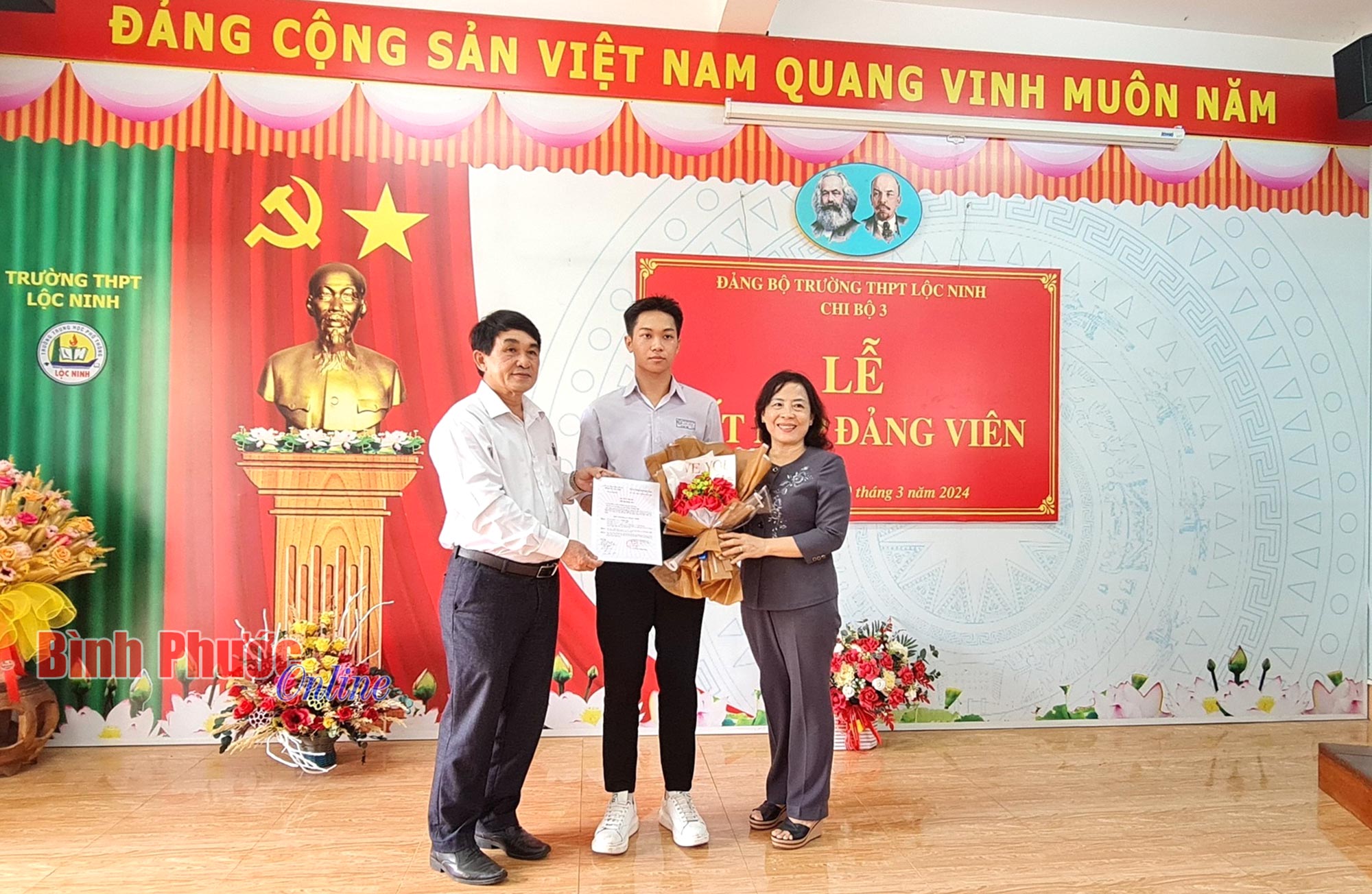 Tuổi trẻ và niềm tự hào về một thời hoa lửa