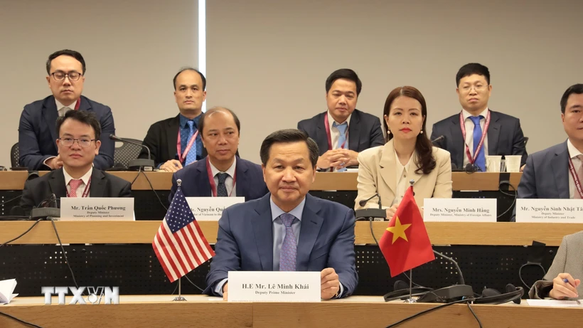 Phó Thủ tướng Chính phủ Lê Minh Khái trao đổi trực tuyến với Đại diện Thương mại Hoa Kỳ Katherine Tai. (Ảnh: Thanh Tuấn/TTXVN)