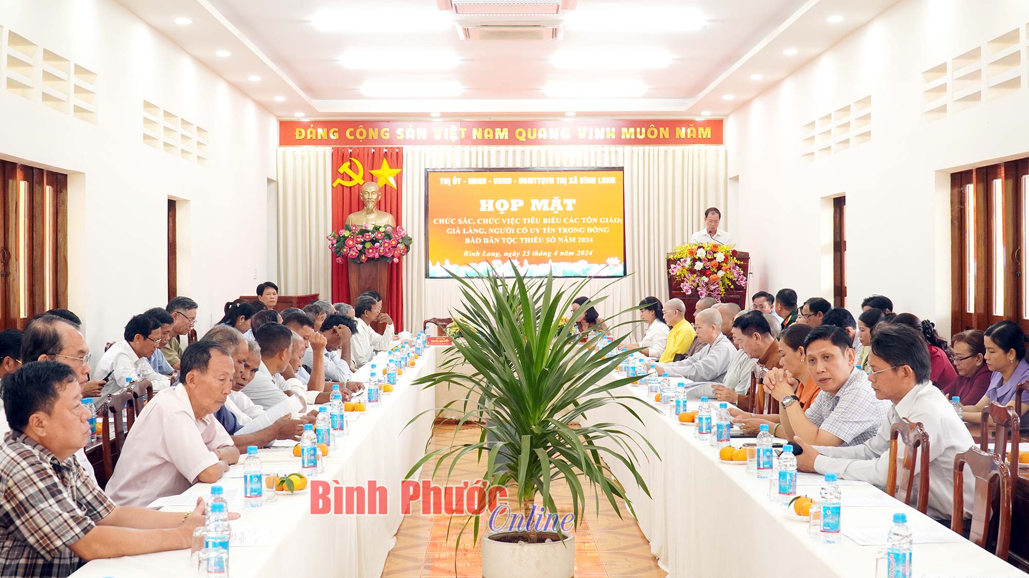 Bình Long: Họp mặt chức sắc, chức việc, già làng tiêu biểu