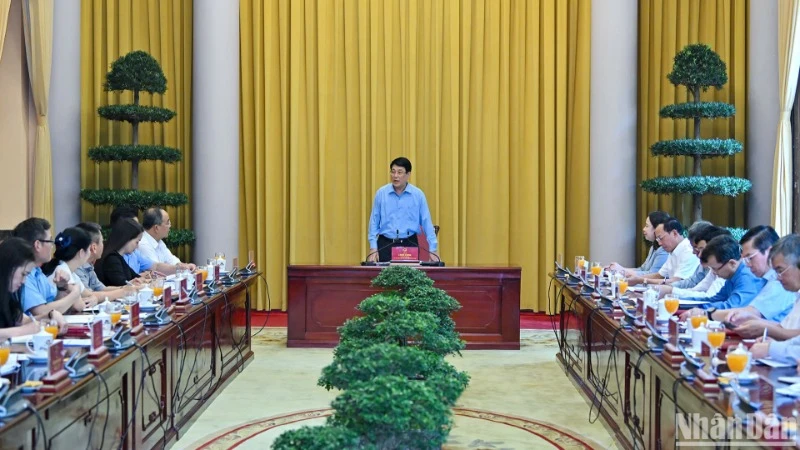 Chủ tịch nước Lương Cường làm việc với Văn phòng Chủ tịch nước.
