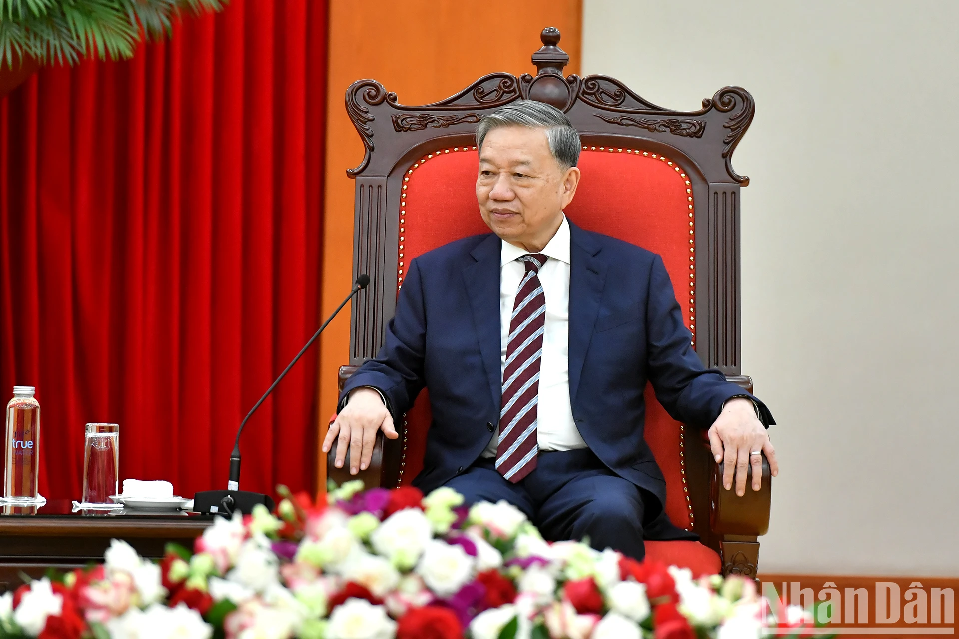 [Ảnh] Tổng Bí thư Tô Lâm tiếp Đại sứ Pháp tại Việt Nam Olivier Brochet ảnh 2