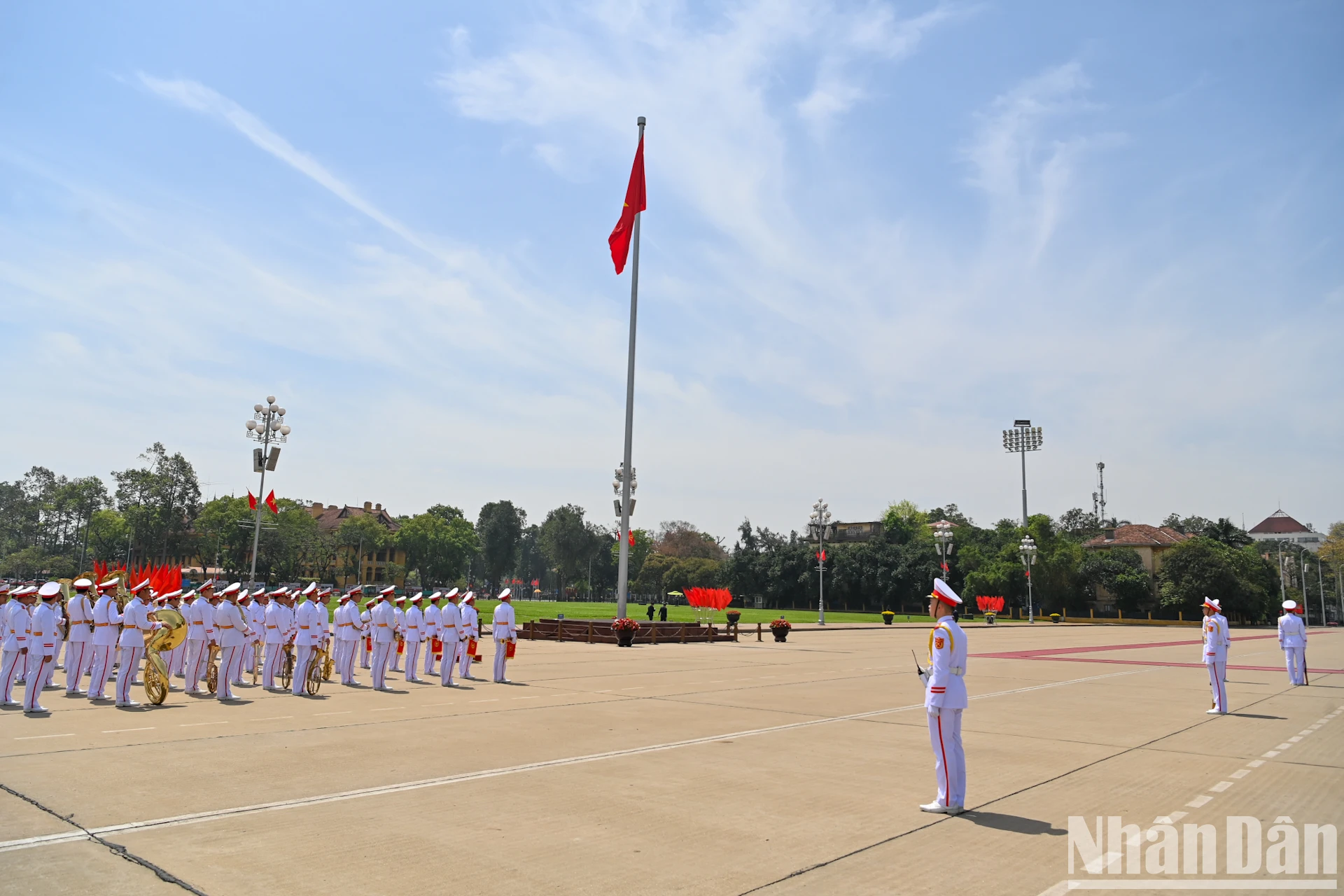 [Ảnh] Tổng Bí thư, Chủ tịch Trung Quốc Tập Cận Bình vào Lăng viếng Chủ tịch Hồ Chí Minh ảnh 3