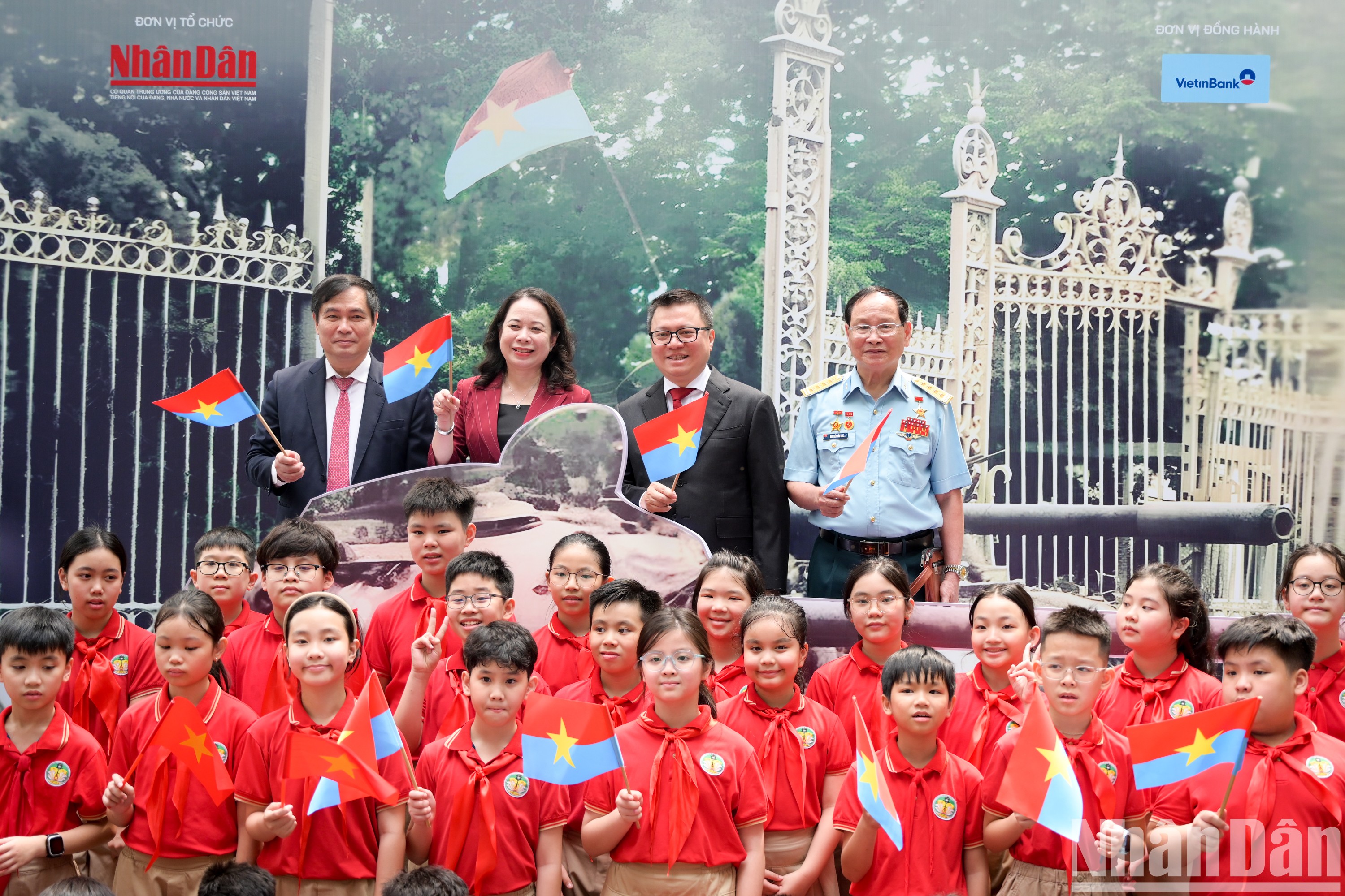 Đồng chí Võ Thị Ánh Xuân, Ủy viên Trung ương Đảng, Phó Chủ tịch nước đánh giá Đợt thông tin đặc biệt của Báo Nhân Dân nhân kỷ niệm 50 năm Ngày Giải phóng miền nam, thống nhất đất nước sẽ là hoạt động có ý nghĩa chính trị-xã hội sâu sắc.