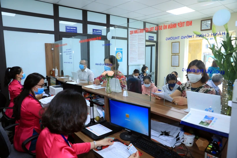 Bộ phận một cửa của Ủy ban Nhân dân phường Minh Khai, quận Hai Bà Trưng. (Ảnh: Xuân Quảng/Vietnam+)